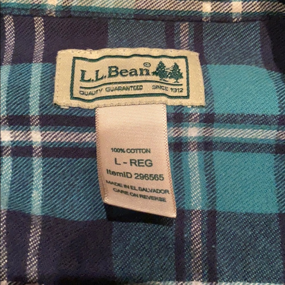 Button down - Picture 2 of 3